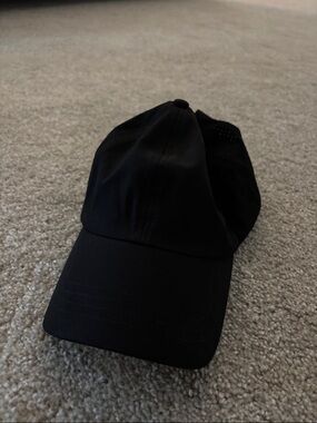 Calia by Carrie Underwood baseball cap
Criss cross Velcro back
Worn once